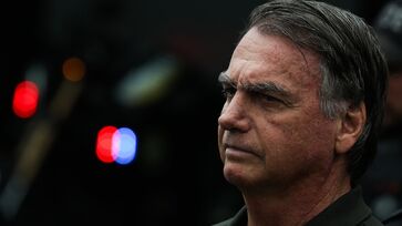 O ex-presidente Jair Bolsonaro está preso após ser condenado a mais de 27 anos