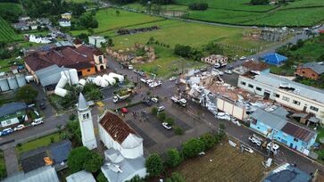 Tempestade severa afetou prédios religiosos, vinícolas e áreas urbanas