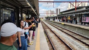 CPTM não informou a causa do problema, registrado às 8h44, e equipes seguem trabalhando na normalização