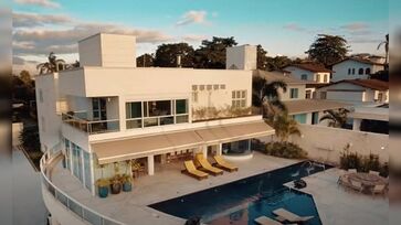 Propriedade na Pampulha tem tr&ecirc;s cozinhas, piscina, sauna e esculturas espalhadas pelo terreno