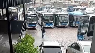 Paralisação ocorria devido aos atrasos do 13&ordm; salário e do vale-alimentação dos funcionários