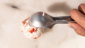 Clássico Romeu e Julieta recebe ingredientes e métodos diferentes em gelateria de Ubatuba