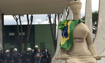 Cabeleireira pichou 'perdeu, mané' em estátua do STF
