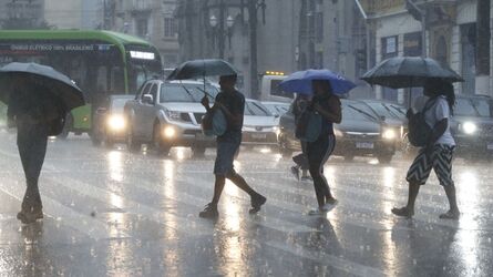 Previsão é de que os paulistanos tenham começo de semana afetado pela chuva