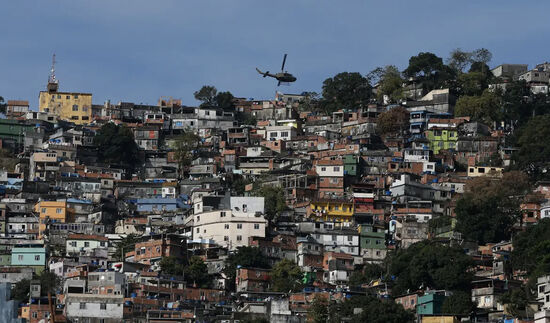Estudo mostra que a maioria das pessoas que vivem em favelas enfrenta falta de infraestrutura básica