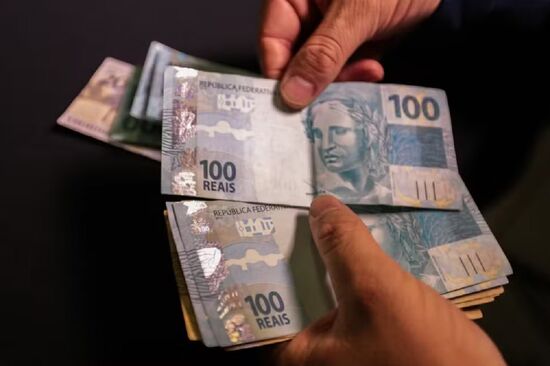 Estudo indica que o maior salário fixo encontrado no Brasil hoje é de R$ 100 mil mensais