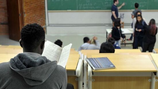 Ampliação no ensino fundamental traz disciplinas inéditas e reforço em literatura e tecnologia