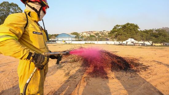 Substância possui efeito retardante e não permite que o incêndio volte