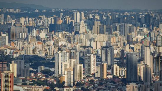 O reflexo da falta de árvores é a alta constante no nível de poluentes na Capital