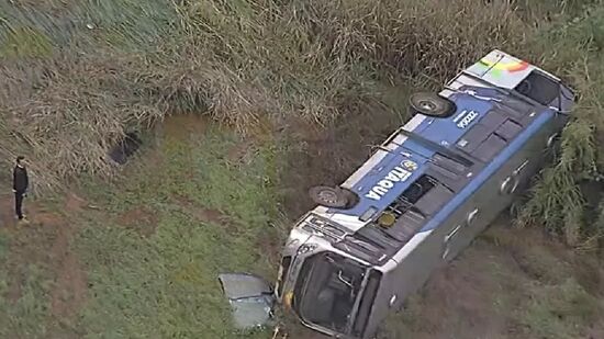 Não havia passageiros no ônibus na hora do acidente