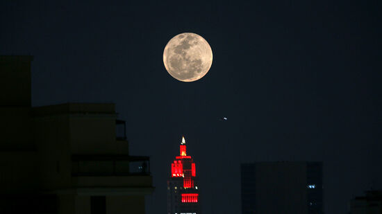 Expressão 'superlua' foi popularizada em 1979 pelo astrólogo Richard Nolle