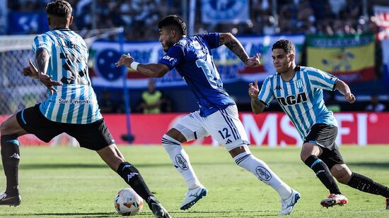 O Racing venceu o time do Cruzeiro por 3 a 1 e se sagrou campeão da Sul-Americana