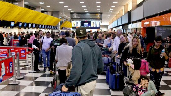 Apesar de operar normalmente, o aeroporto enfrentou instabilidades por decisões das próprias companhias aéreas