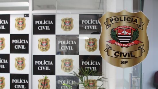 Polícia cumpre 585 mandados relacionados à lavagem de dinheiro, incluindo investigações sobre empresas falsas