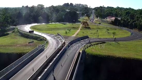 Corrida, que teve início às 6h30, atraiu centenas de corredores e teve sinalização especial ao longo do percurso