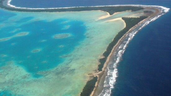 Localizado no Pacífico Sul, o Tuvalu tem cerca de 11 mil habitantes e está à beira da extinção por conta da elevação do nível do mar. 