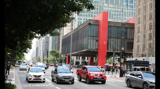 Veículos poderão trafegar neste domingo na Avenida Paulista