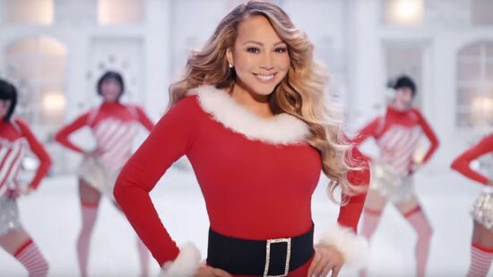 Há muitos anos, um hit da cantora Mariah Carey é conhecido por 'avisar que o Natal está chegando': All I Want For Christmas Is You