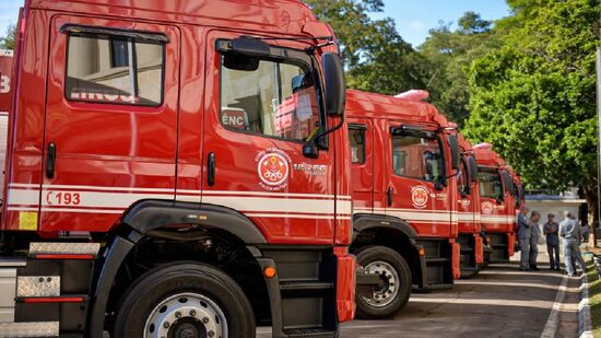 Seis viaturas do Corpo de Bombeiros foram acionadas para atender à ocorrência