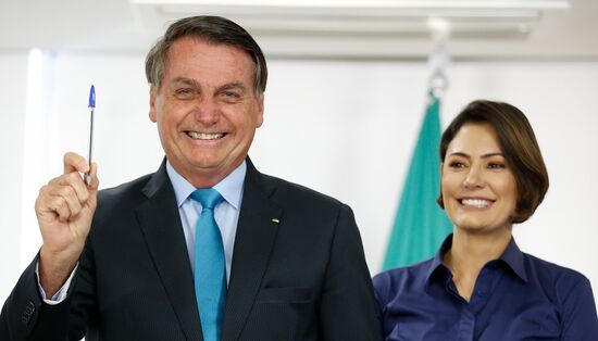 Avalanche pretende se reaproximar de Bolsonaro e mira nome de Michelle