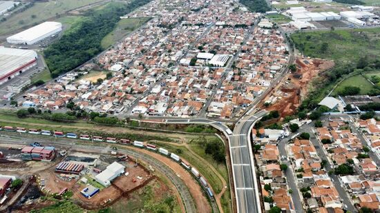 Com uma localização estratégica, próxima a importantes rodovias e ao Aeroporto Internacional de Viracopos, Hortolândia está bem posicionada para continuar seu crescimento econômico e social. 