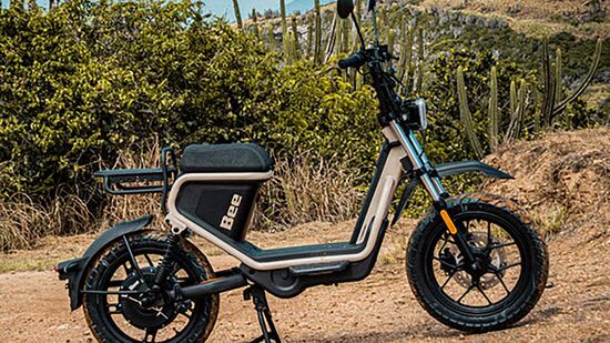 Além dos autopropelidos, marca oferece a motocicleta elétrica U1+, com velocidade máxima de 65 km/h