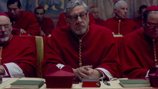 Na imagem acima, o ator Sergio Castellitto como o cardeal Tedesco no filme "Conclave