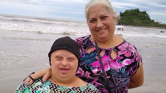 Ana Paula que já foi nadadora no Instituto Jô Clemente e a sua mãe 