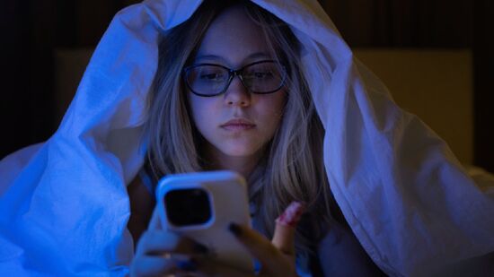 Órgãos de saúde alertam sobre o consumo excessivo de conteúdos de baixa qualidade nas redes sociais