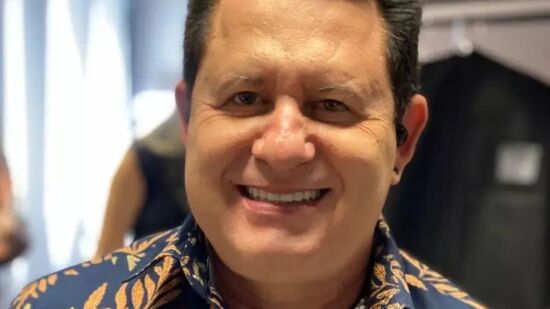Marrone sofreu uma queda e caiu do palco, causando o pânico do público e do parceiro