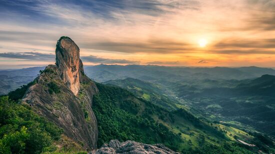Complexo rochoso Pedra do Baú na Estância Climática São Bento do Sapucaí