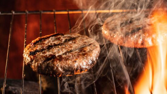 Dica incomum de chef renomado pode melhorar o sabor do seu hambúrguer