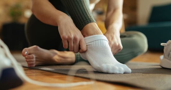 Conheça algumas técnicas de como deixar as suas meias brancas limpas como novas 