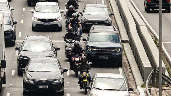 Aumento de mortes por moto ocorre em meio à disputa jurídica