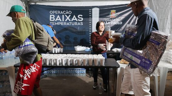 Atendimento nas tendas funciona das 18h à meia-noite sempre que a temperatura ou sensação térmica atinge 13°C