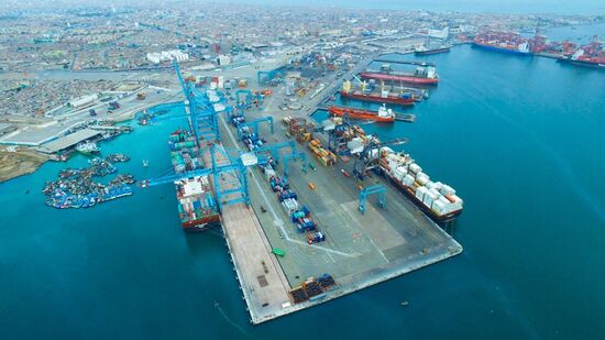 Porto de Callao, antes do início das obras da península artificial