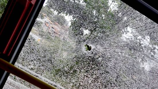 Quatro ônibus foram apedrejados em menos de 1h  em Taboão da Serra, na região sudoeste da Grande São Paulo 