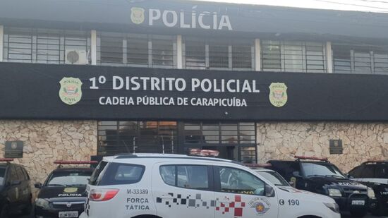 Acidente aconteceu por volta das 8h30 na avenida Vitório Fornazaro