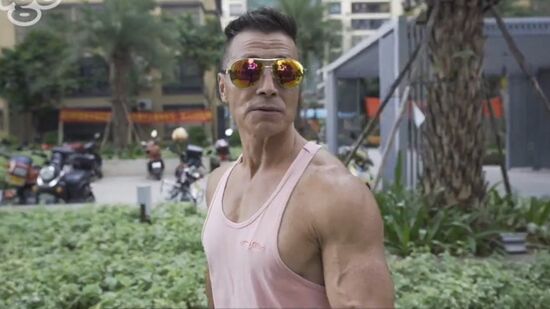 Xinmin Yang, de 76 anos, faz sucesso por parecer mais jovem