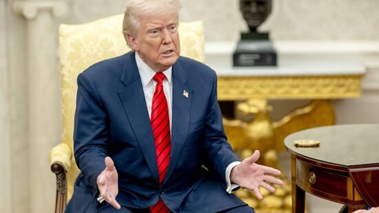Donald Trump disse no Salão Oval que irá taxar em 100% os chips importados aos EUA