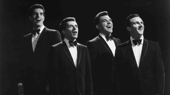 Banda dos anos 60 é dona de hits como Beggin, Big Girls Don't Cry, Can't Take My Eyes Off You, Sherry e Walk Like a Man