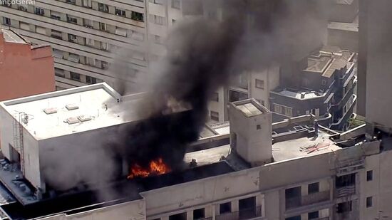 Segundo o Corpo de Bombeiros, sete viaturas foram deslocadas para atender à ocorrência