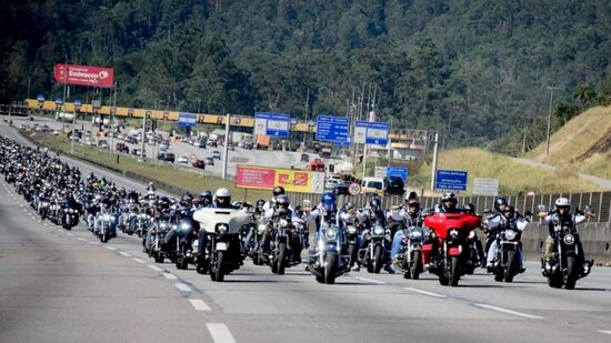 Evento reúne motociclismo, música e confraternização, com arrecadação destinada ao Fundo Social municipal
