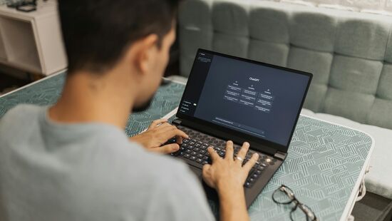 Especialista explica riscos de trocar terapia por inteligências artificiais