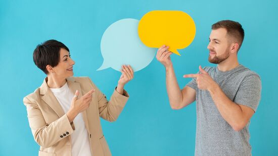 Esses exemplos mostram como a tradição oral pode transformar frases ao longo dos séculos.