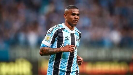 Douglas Costa iniciou como jogador de futebol no Grêmio