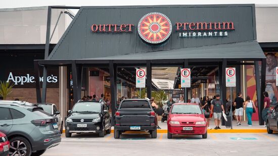 Centro de compras reúne mais de 150 marcas nacionais e internacionais com descontos o ano inteiro