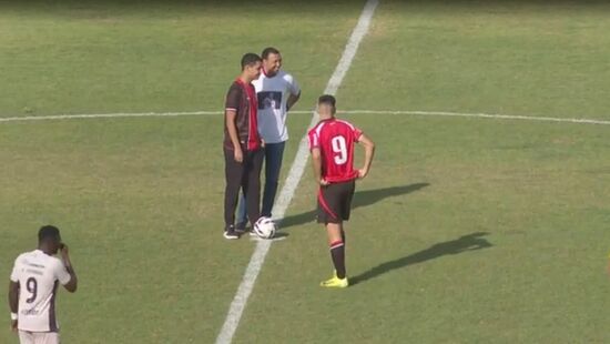 Pedro Severino deu o pontapé inicial na partida entre Botafogo-SP e Athletico-PR