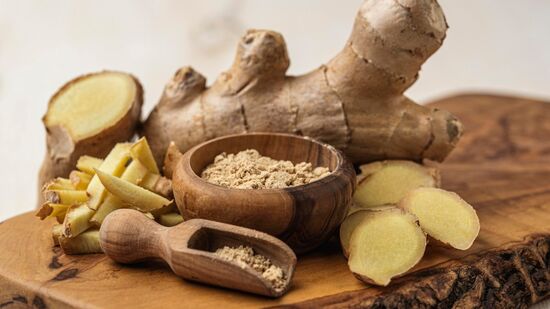 O consumo diário pode ser feito de várias maneiras: gengibres frescos, sucos, chás e extratos