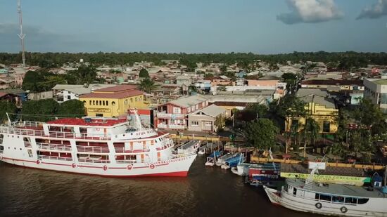 Sustentável, a cidade tem seu ritmo ditado fortemente pelos rios da Amazônia